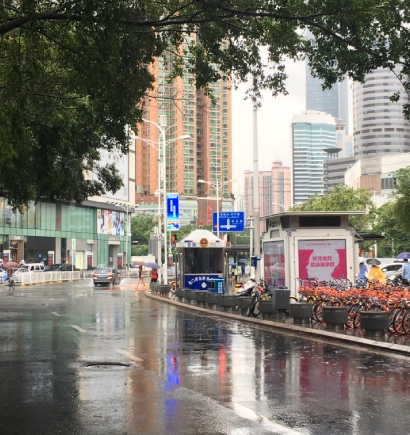 深圳东门老街聪明路灯