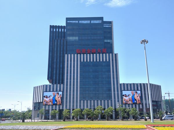 上海临港金融大厦led室外全彩显现屏