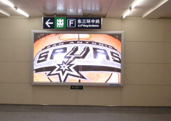 地铁全彩LED显现屏