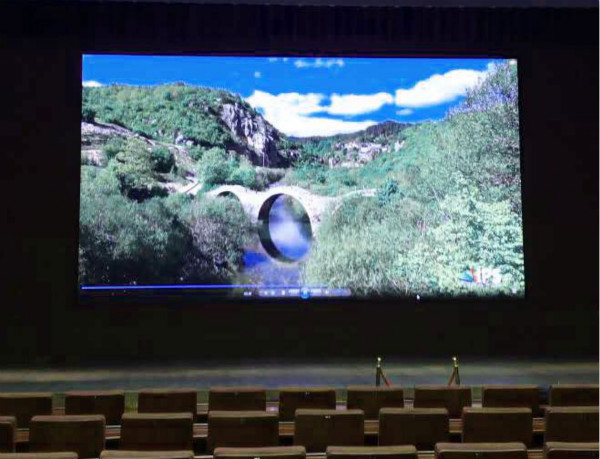 北京神华办理学院多功效报告厅led显现屏