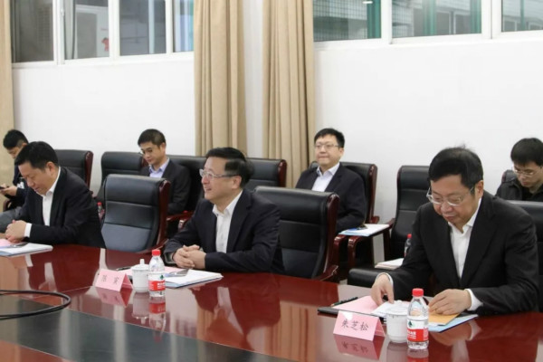 陈寅一行听取上海三思的任务报告请示