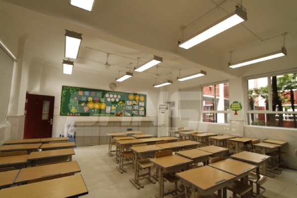 上海莘松中学课堂照明革新名目