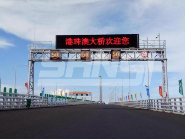 谍报板,字体清楚,夜间可视性大幅晋升