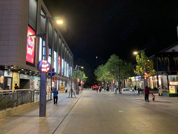 杭州湖滨路聪明路灯