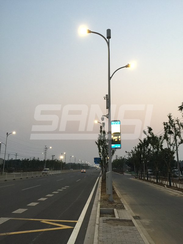 江苏新沂聪明路灯