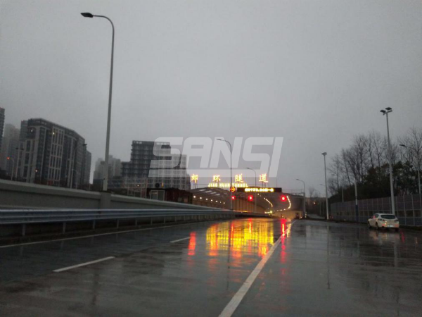 三思承建沿江通道越江地道照明（郊环地道局部）