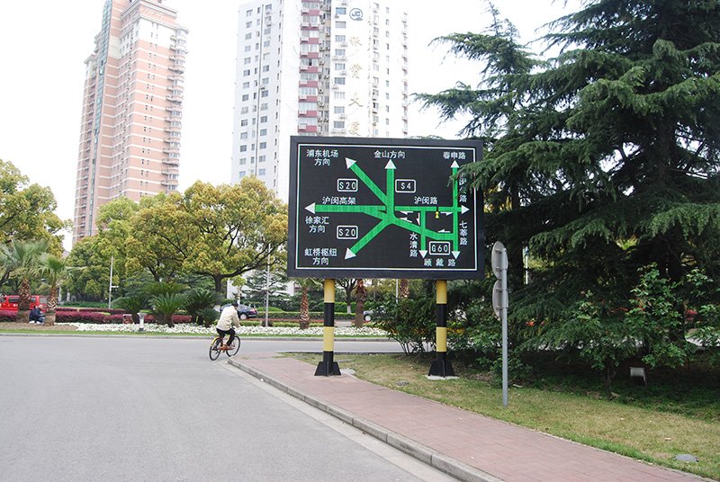 聪明路口,雷达侦测,引诱屏,同享数据