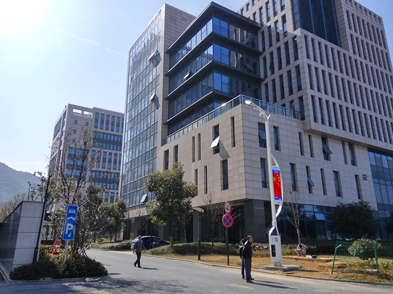 聪明灯杆,知足市民多元化需要的利器