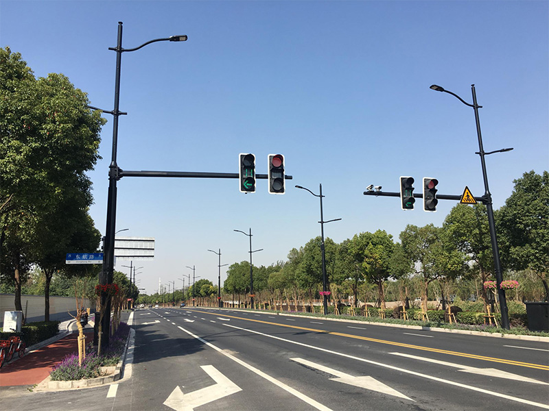 聪明交通灯杆